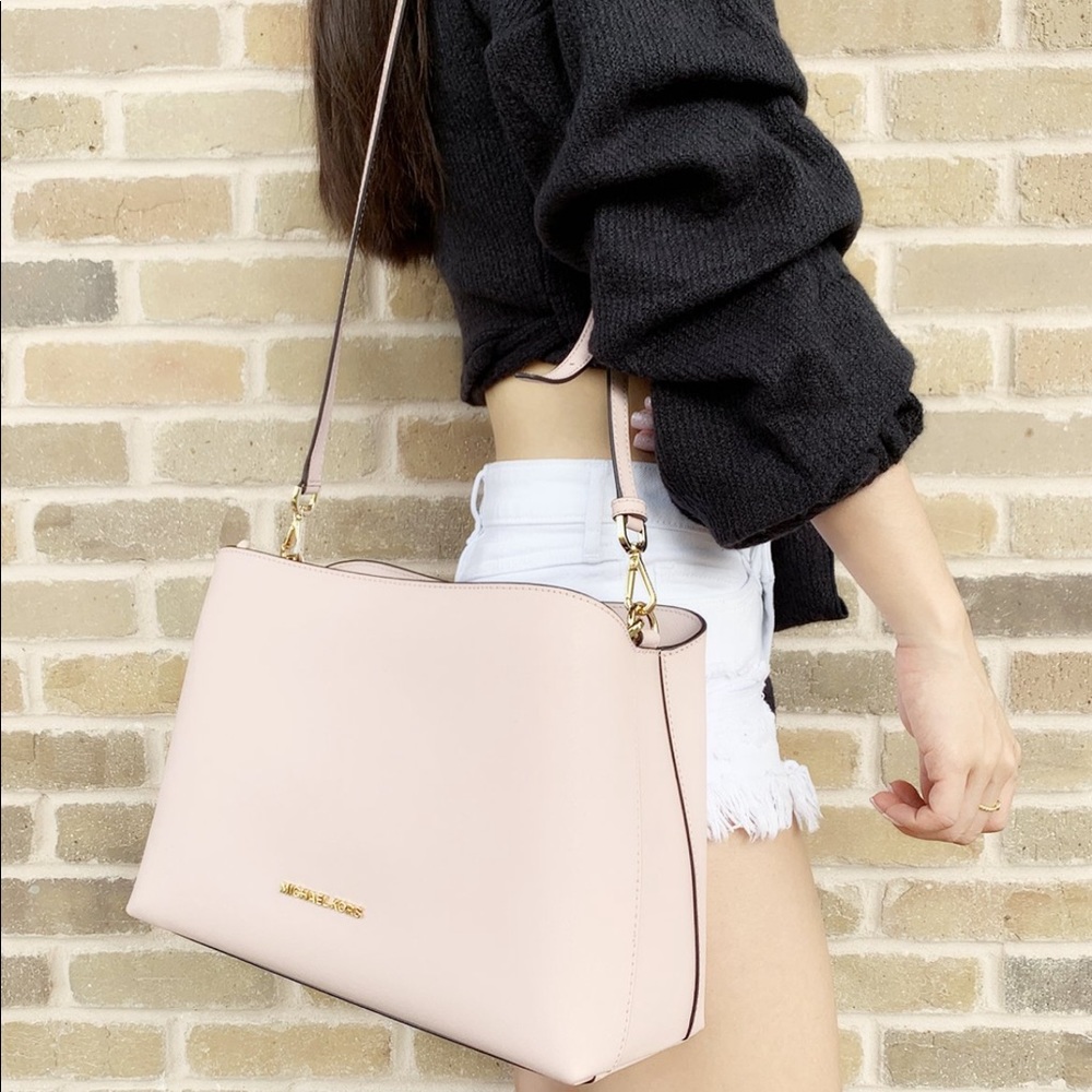 SALE‼️‼️👜💕- NWT Michael Kors Large Purse - Picture 3 of 4